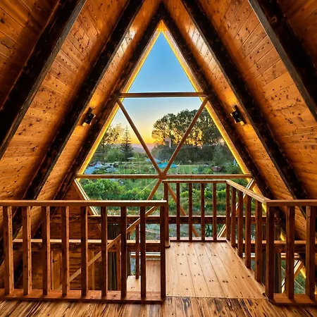 Bujtina Fati Art Bed & Breakfast 3*